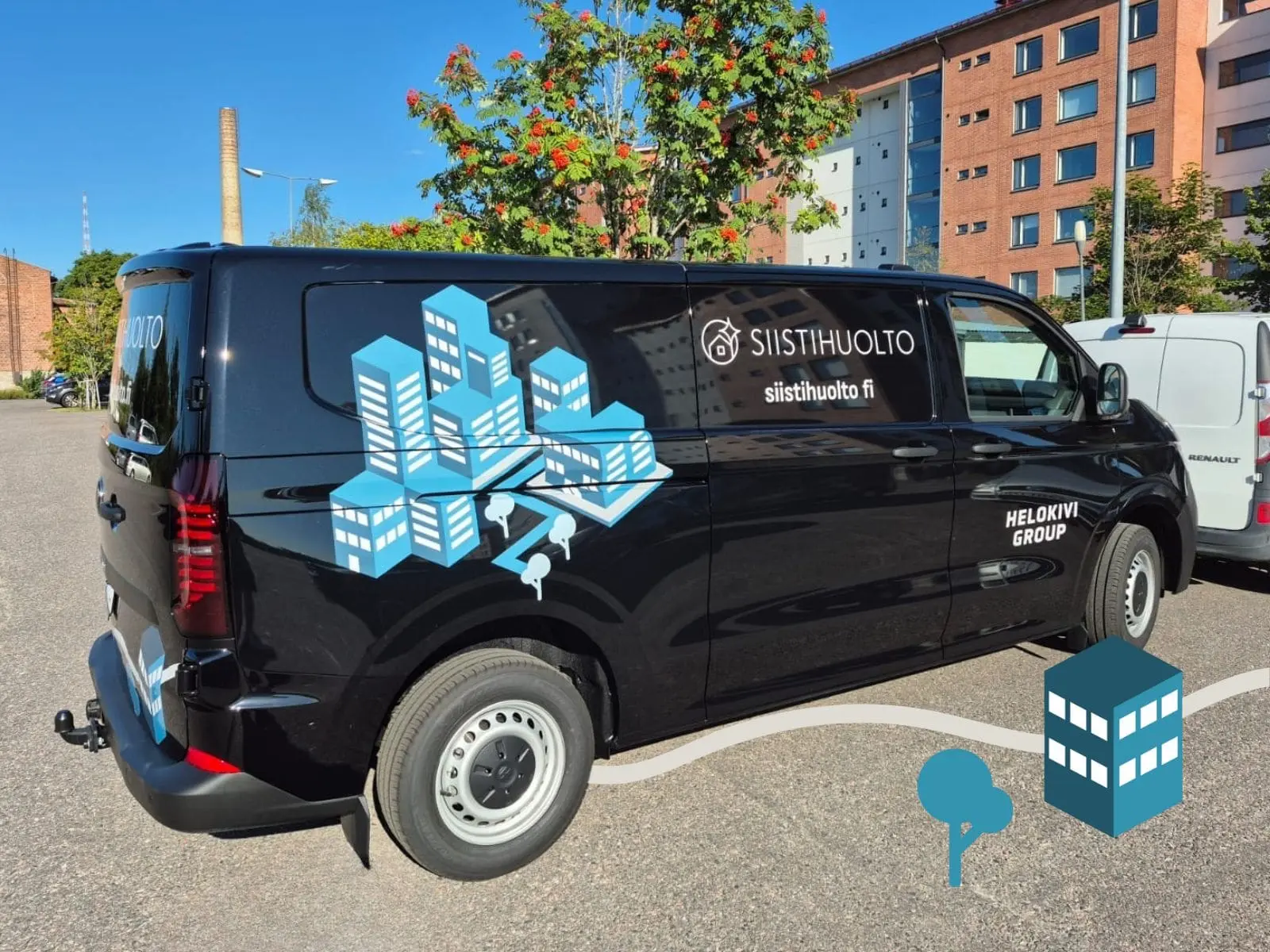 musta pakettiauto kaupunkimaisemassa